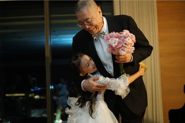 钢琴大师刘诗昆纽约演奏黄河,著名钢琴家刘诗昆双手颤抖