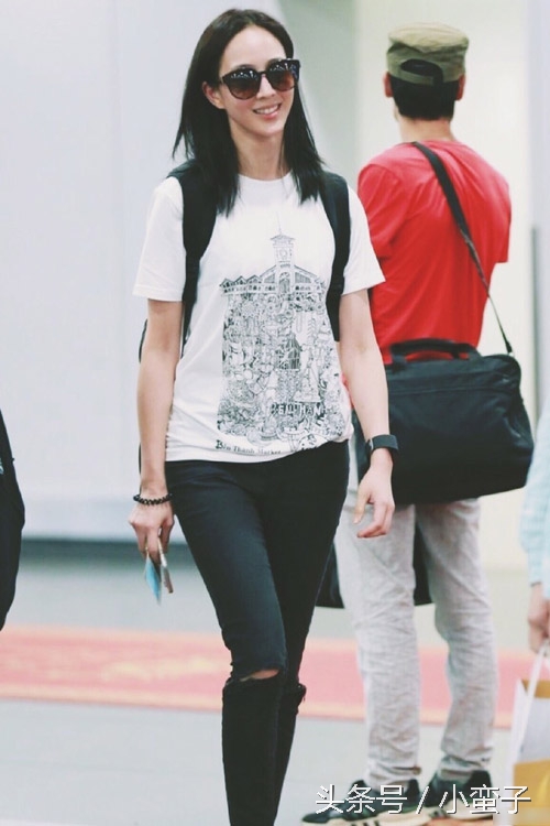 女星最新机场街拍 杨幂甩了郑爽N条街