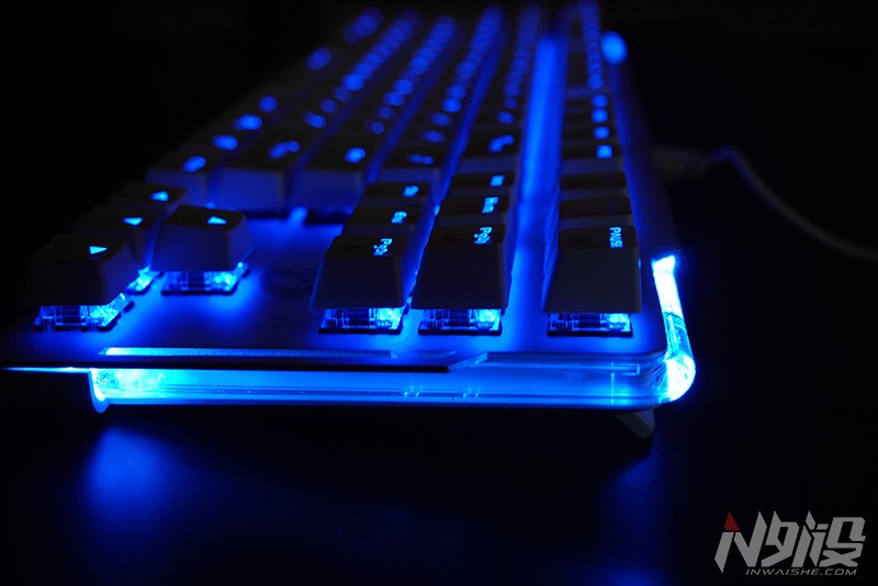 键盘也玩水冷?达尔优水耀EK815机械键盘拆解评测