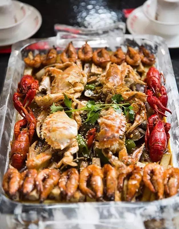 奇葩！泉州这家餐厅竟开在3D电影院里！招牌菜是西瓜皮！