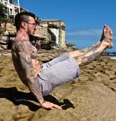 徒手健身七天出腹肌,无器械健身计划一周表图腹肌