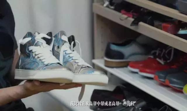 胖轩偷偷打开了他爸妈的衣柜给我看，而我只想看他肉嘟嘟的样子