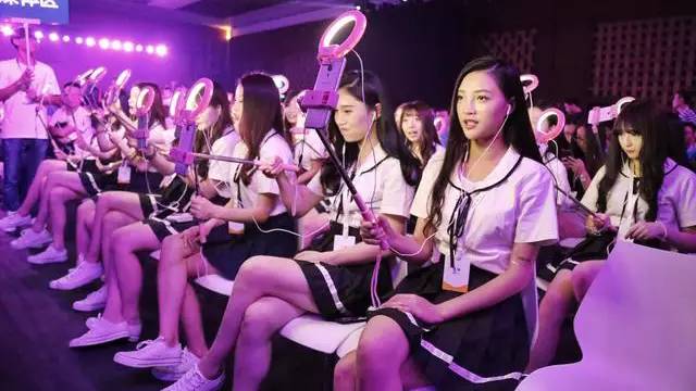 汽车自媒体玩直播，到底有没有前景可言？