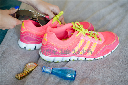 鞋子小脚趾部位磨脚解决方法大全,如何让新鞋子不磨脚