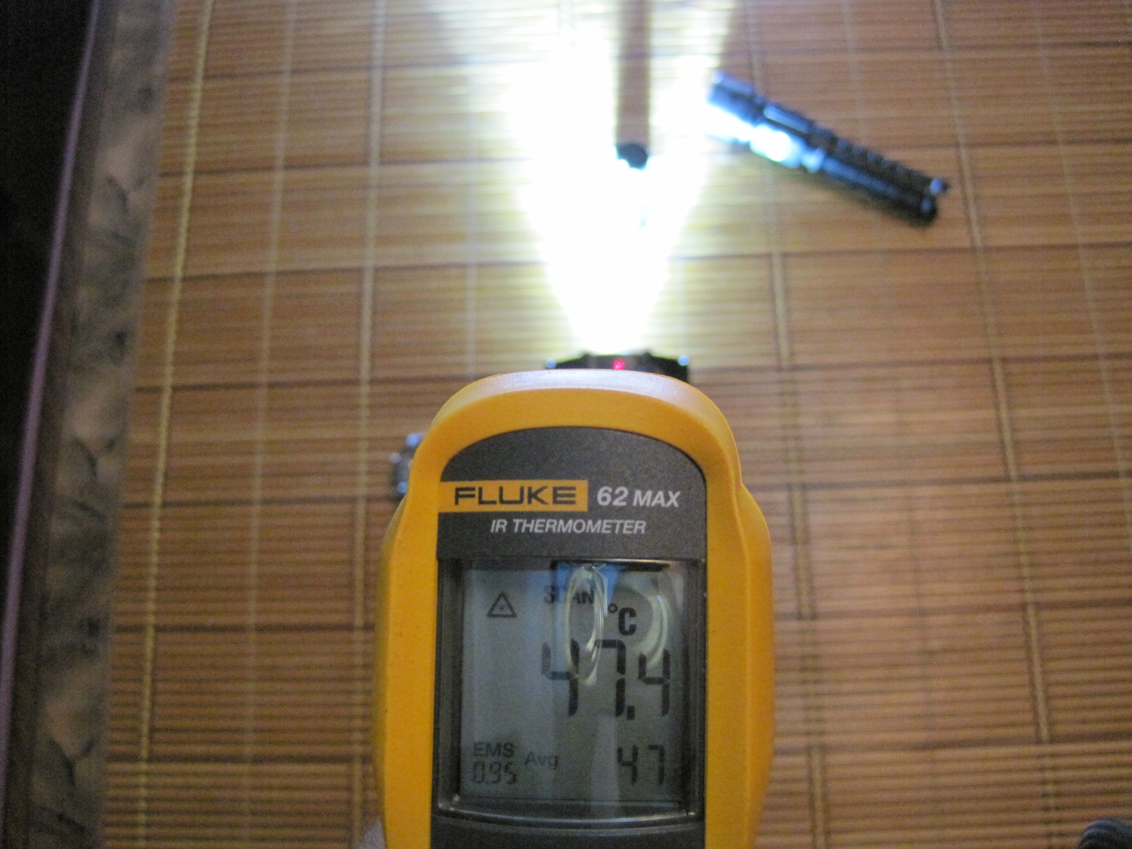 纳丽德圣火11超强光手电,纳丽德圣火30v2.0流明充电手电