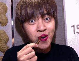 口红想要水润一点用哪一种,口红想要淡淡的红选哪种口红好