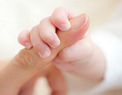 22个月的宝宝高烧不退是什么情况,宝宝11个月发高烧三天