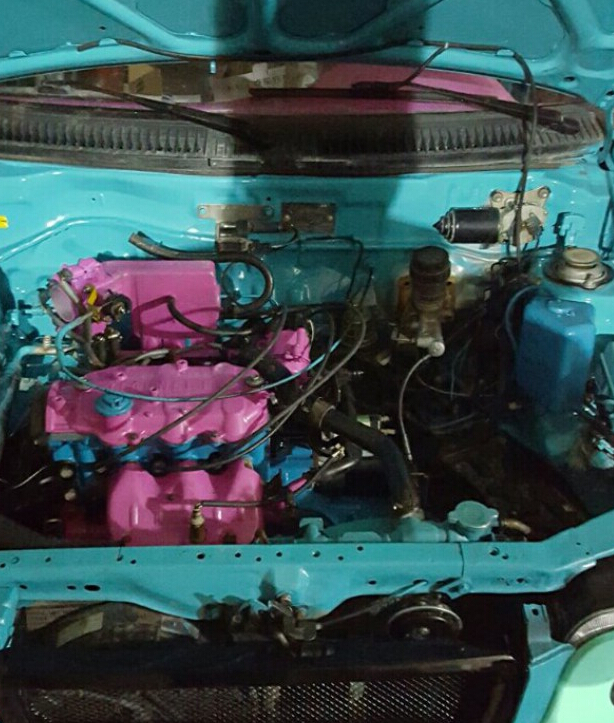 这可能是史上最艳丽的夏利，车主的心是粉嫩的