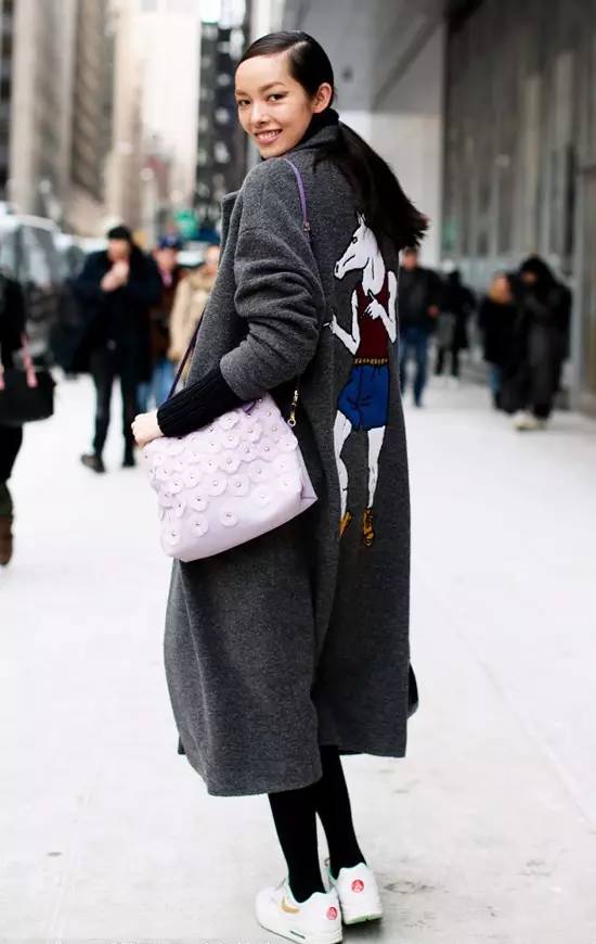 你一定是喜欢这双小白鞋的low逼