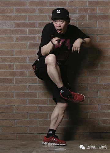 六小龄童领奖,猴年春晚六小龄童视频高清