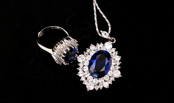 蓝宝石矢车菊和艳蓝区别,蓝宝石里的皇家蓝和矢车菊