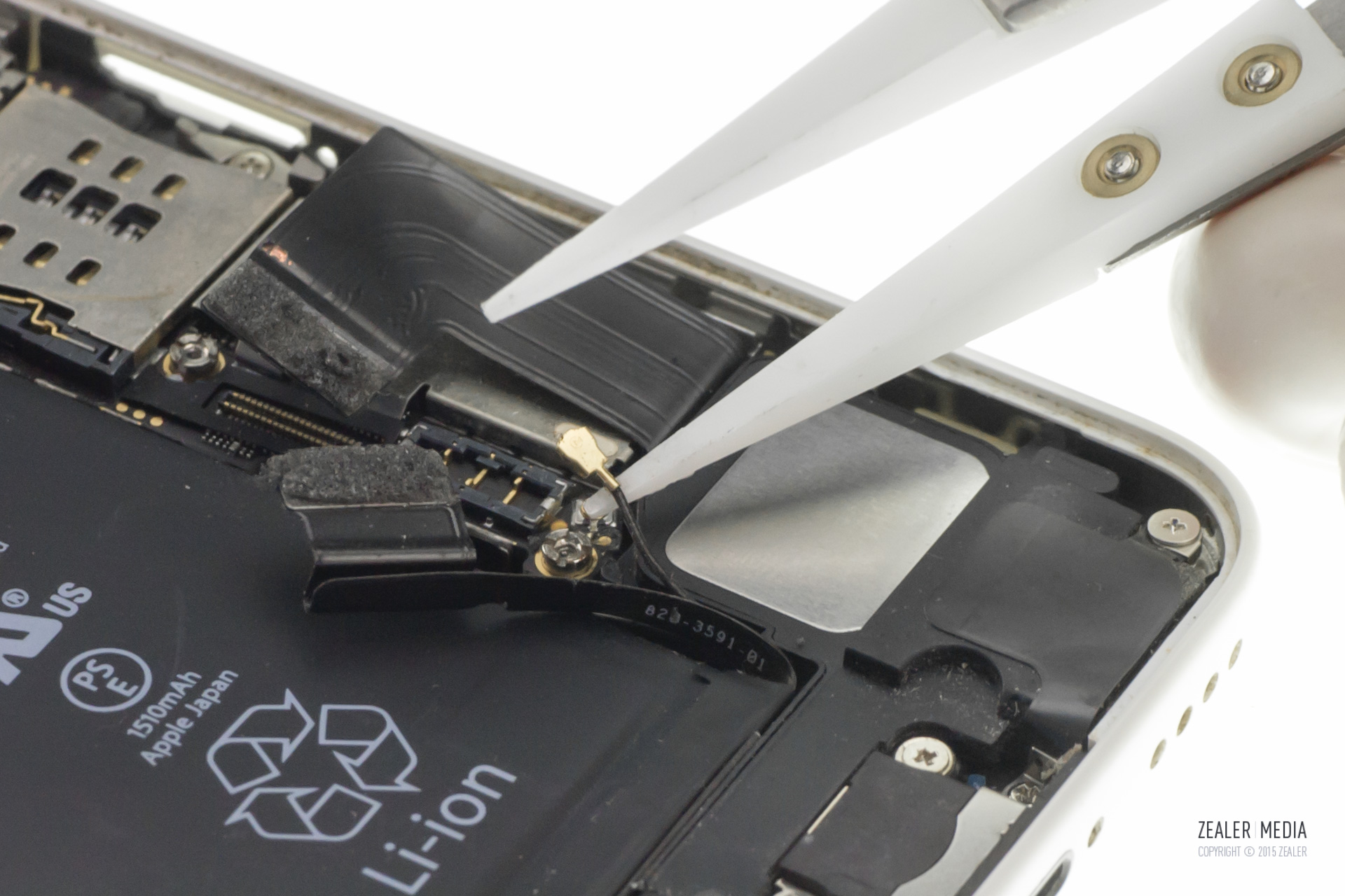 拆iphone5c教程,苹果5c换后壳