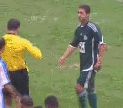 最经典搞笑中超足球gif,足球球员搞怪图片