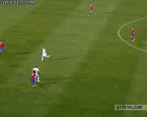 国足足球搞笑gif,足球原地踩单车搞笑gif