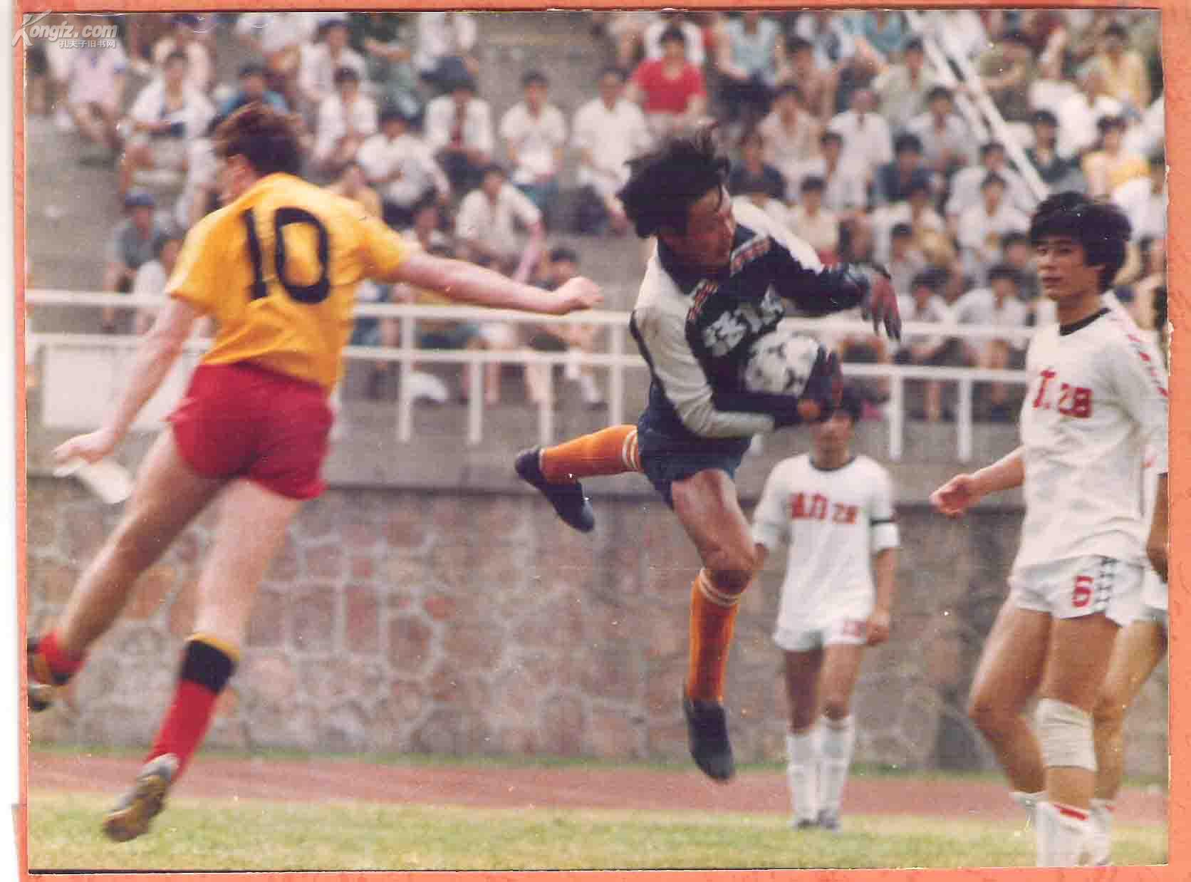 改革开放国足第一洋帅,曾被骂国际*子骗**,今仍心系中国足球