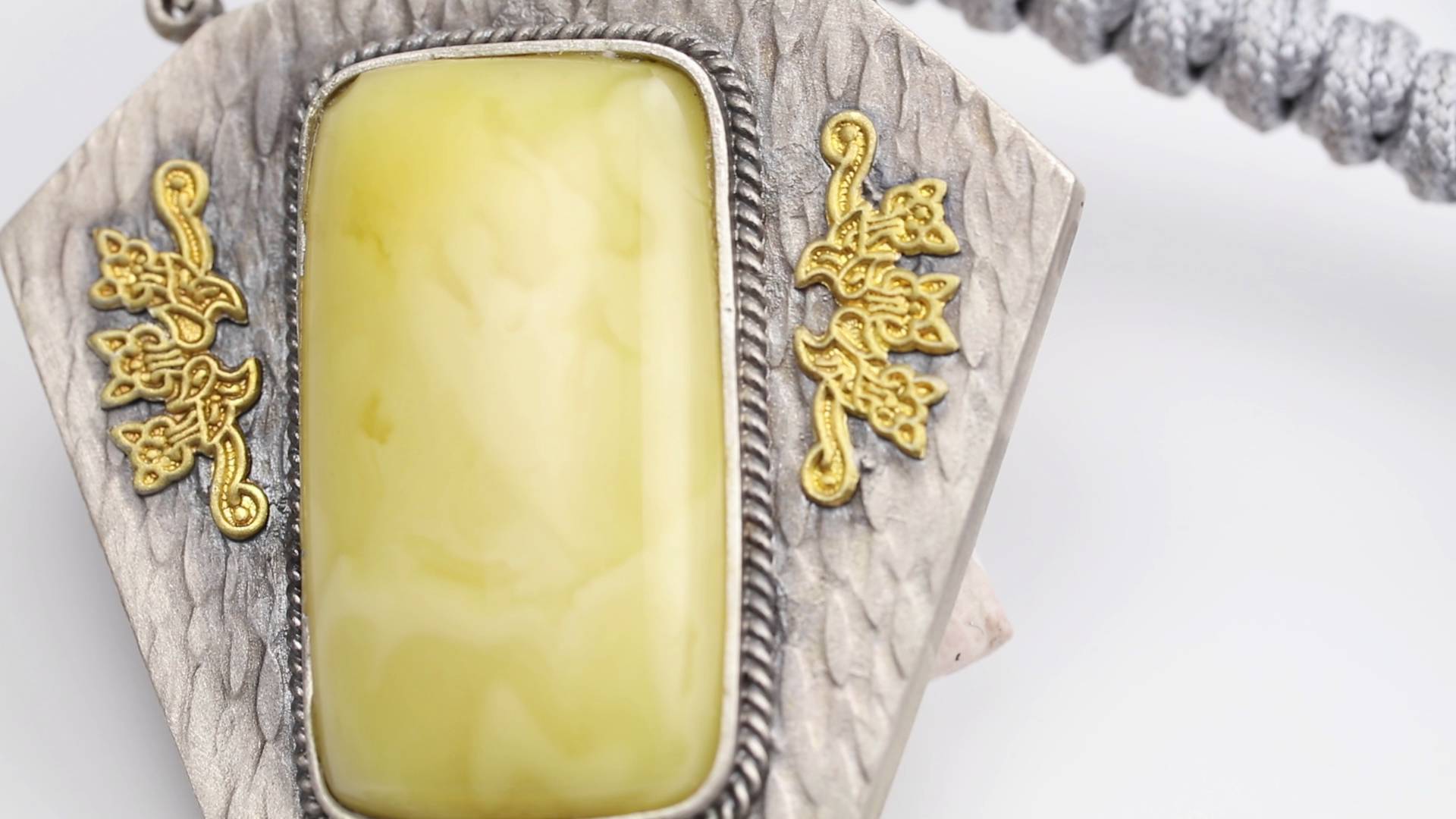 琥珀蜜蜡介绍三分钟,了解最全的蜜蜡知识