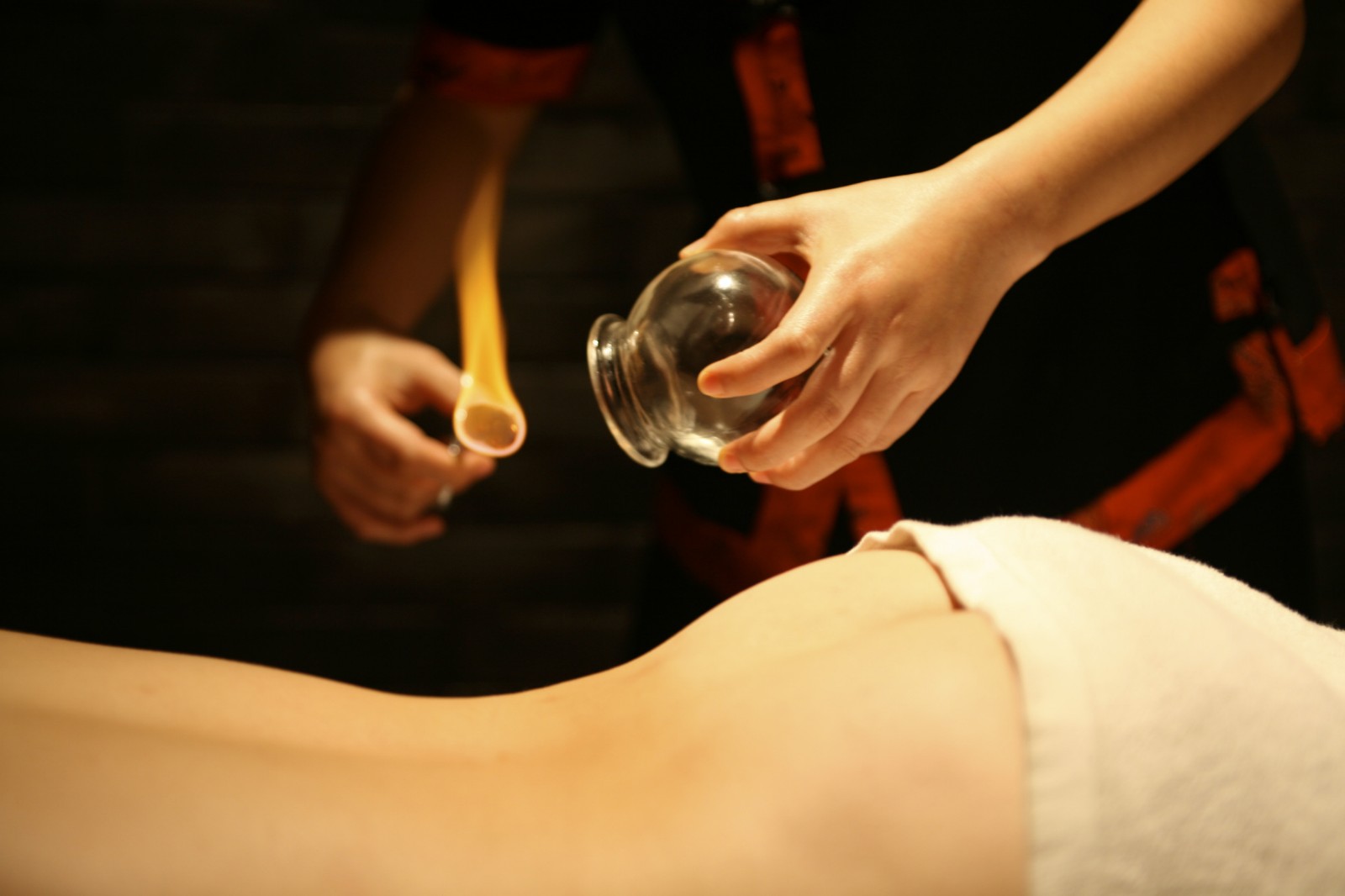 飞鱼菲尔普斯拔罐,飞鱼拔罐