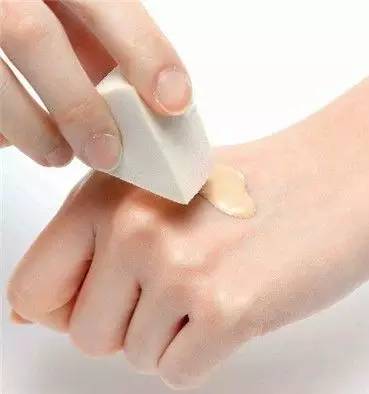 气垫粉底液bb霜cc霜哪个更好用,你能分清