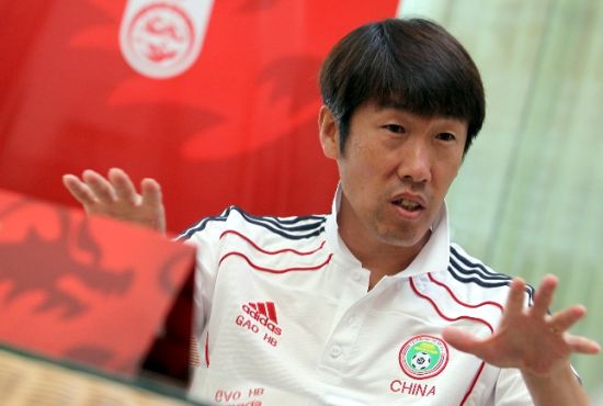 高洪波中国vs韩国,中韩对国足表现