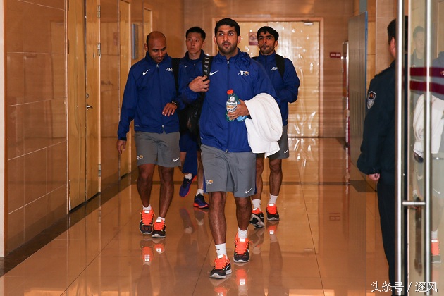 “冤家”裁判又来，哈桑执法中韩之战，曾三分钟内罚下中国队两人