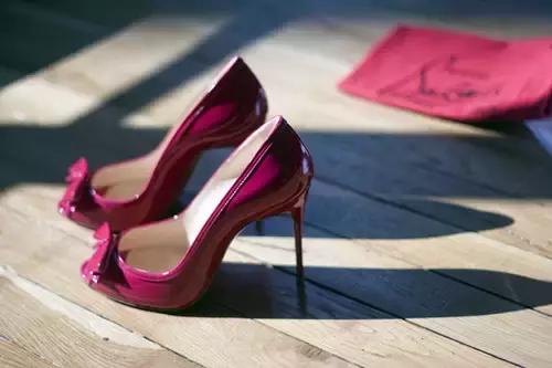 高跟鞋凉鞋磨脚怎么办,高跟鞋磨脚后跟怎么处理