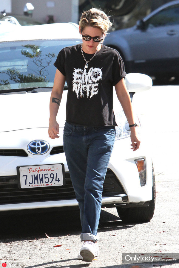 最时尚的卷边牛仔裤,最流行的卷边牛仔裤