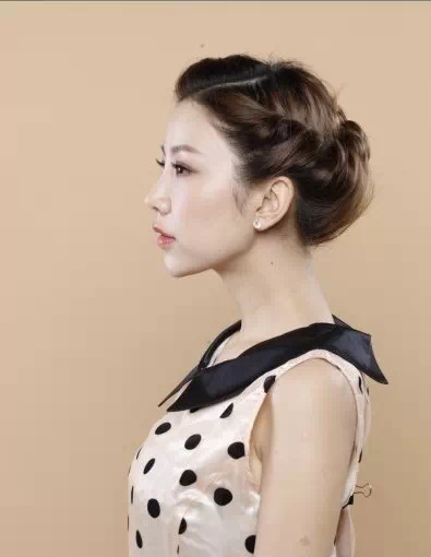 很适合复古风格的妆容,复古简单妆容化妆教程