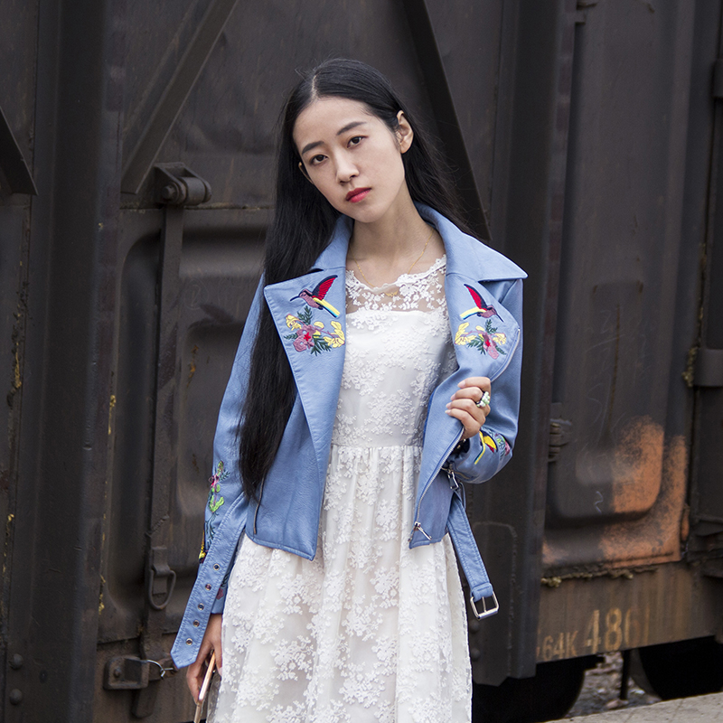 女生穿皮衣也可以这么帅,帅气迷人皮衣