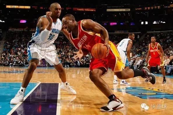 火箭22连胜火箭vs湖人,火箭22连胜姚明打了多少场
