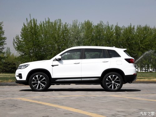 长安cs75新能源内饰,长安新cs75精致款有eco吗