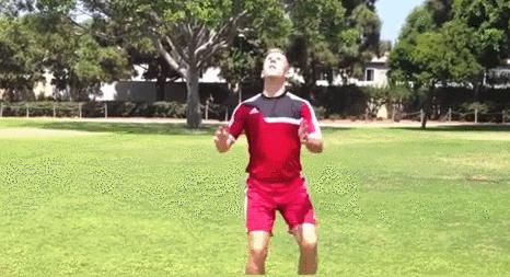 胸部停球的技术动作特点,胸部停球过人