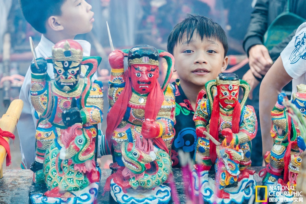 海南祭神灵历史由来,海南风俗穿杖仪式
