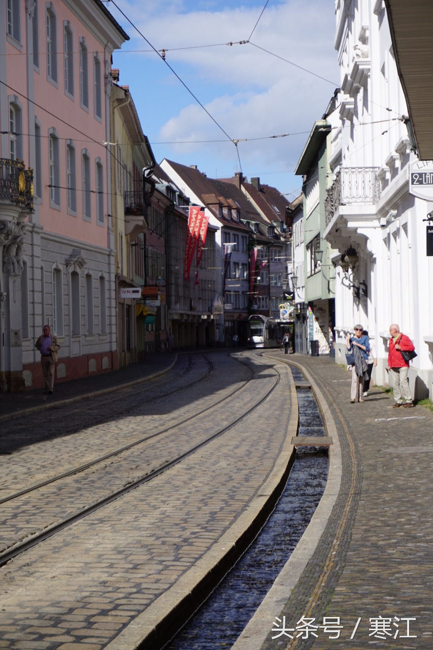 踩到黑森林的泉水，就能娶到弗莱堡的漂亮妞儿！