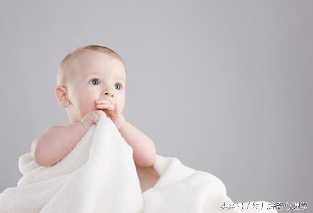 宝宝手指起皮长倒刺脸发黄,婴儿手指长倒刺撕下去红肿