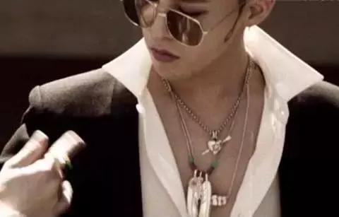 好巧我这么年轻还不想珠光宝气