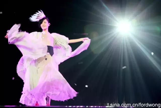 王菲的衣品真的很棒,王菲的穿衣品味绝了