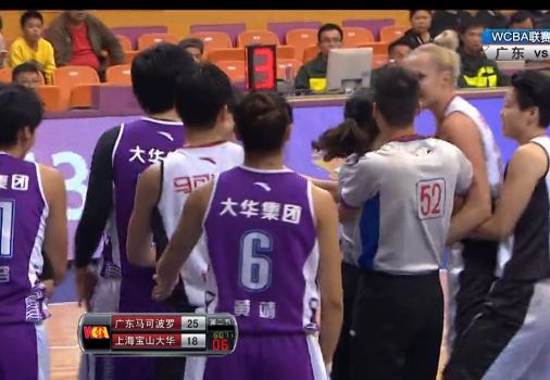 如何看待吴悠在昆明的群殴事件,吴悠打球时被对手群殴