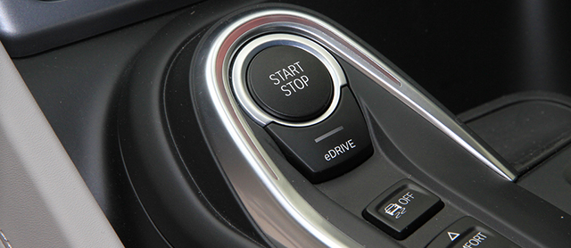 无钥匙进入车型钥匙没电怎么启动,带有无钥匙进入系统的车