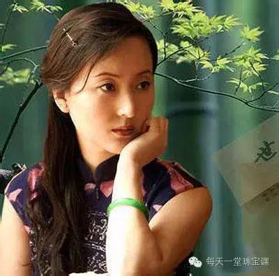 跟风买手串不如戴个手镯，既显气质又百搭！关键寓意好！