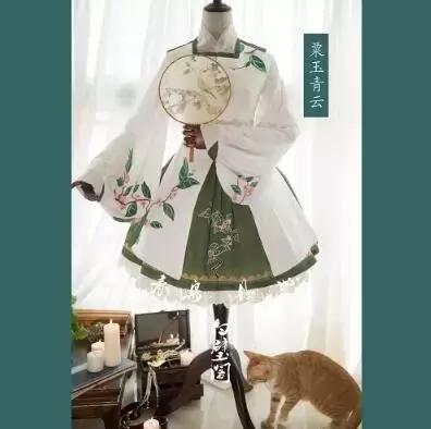 lolita文化，这些美丽的小裙子治愈了少女们成长的痛苦