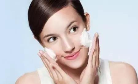 平价洗面奶深层清洁收缩毛孔推荐,12-15岁学生平价洗面奶混油皮