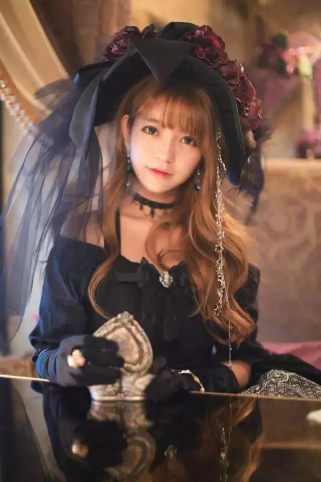 lolita文化，这些美丽的小裙子治愈了少女们成长的痛苦