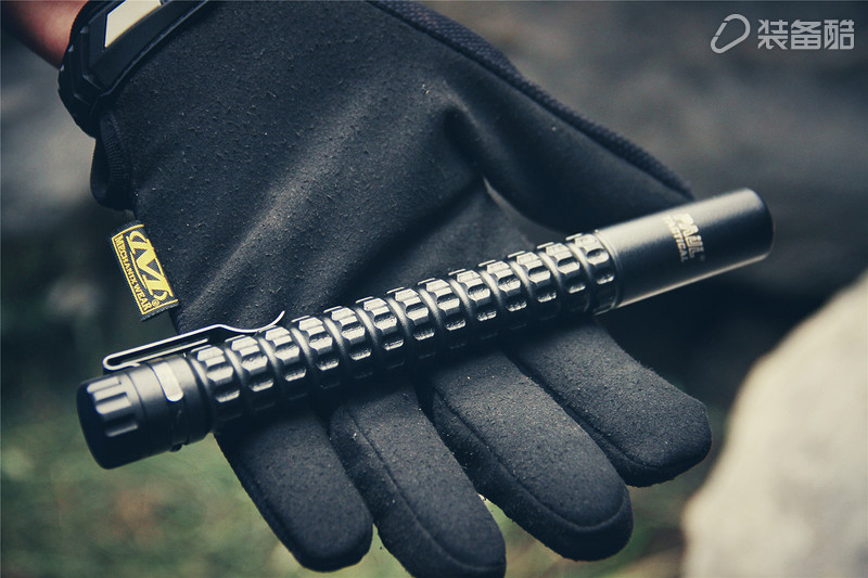 如何成为户外有范儿的男人，特工*棍甩**使用测评