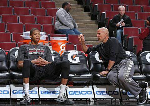 nba手掌最大的人握球,nba手掌最大的人奥尼尔