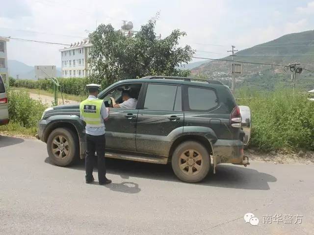 平安二号百日攻坚红土坡派出所全力维护烤烟收购期间道路交通安全