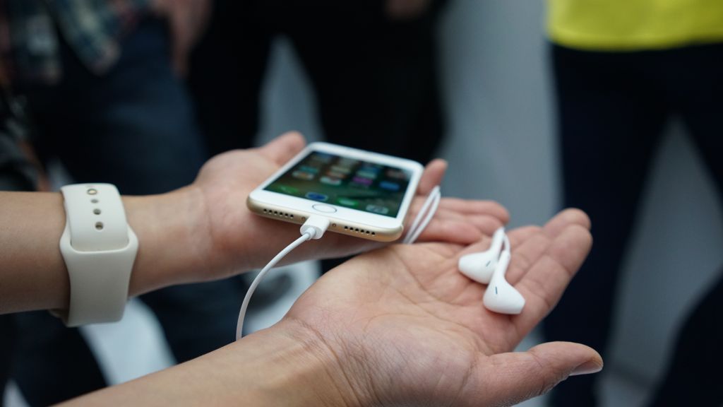 苹果几开始没有了耳机插孔,苹果为啥没有耳机插孔