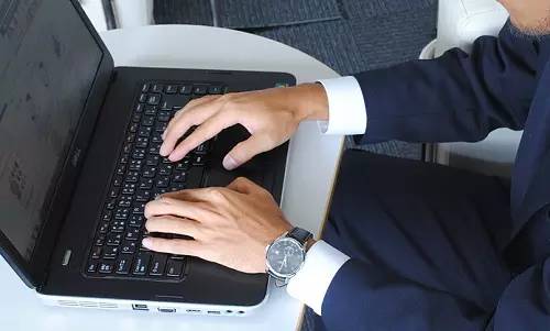 职场男买机械表还是智能表,去年买了块表怎么样