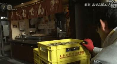 这家在街角开了60年的小摊，只卖一种料理，连个座位都没有，却把大家都暖哭了