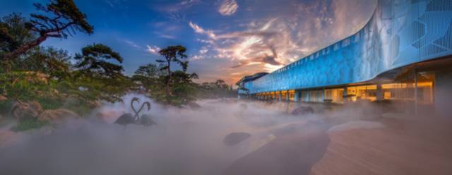 身价数十亿的他除了去无人区摄影，险些丧命，还用了6年时间和30多位石艺老匠人打造了一家不想挣钱的艺术馆