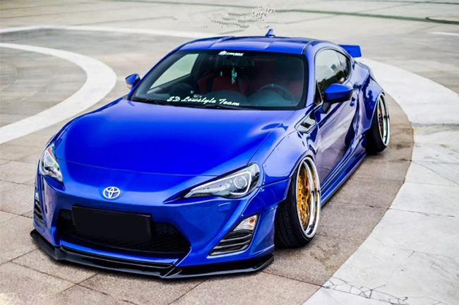 那么问题来了你会选择谁,花同样的钱你会选哪个